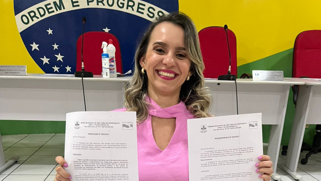 Vereadora Camila destaca transparência do estoque de medicamentos da farmácia pública e requer realização de audiência sobre as queimadas no Município